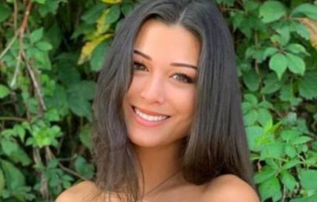 Girls In Shorts (35 pics)