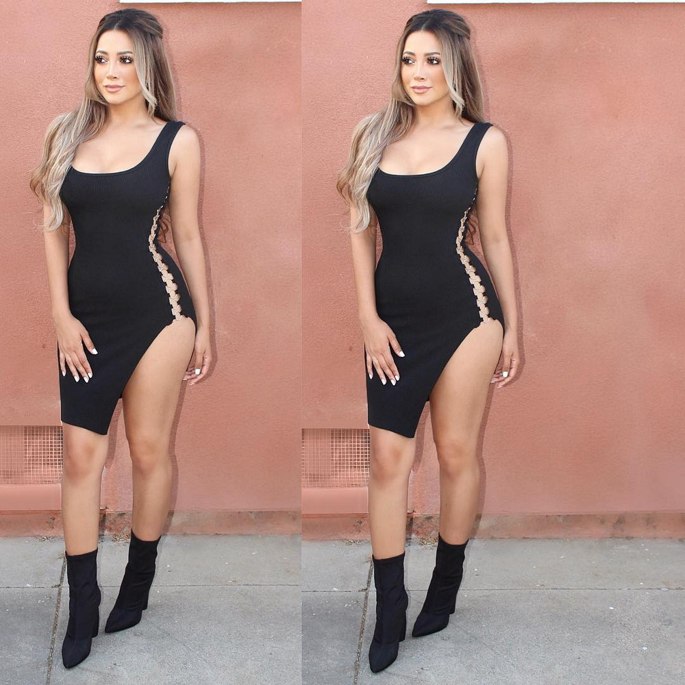 Girls In Dresses (27 pics) Girls In Dresses (27 pics)