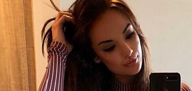 Girls In Dresses (27 pics)