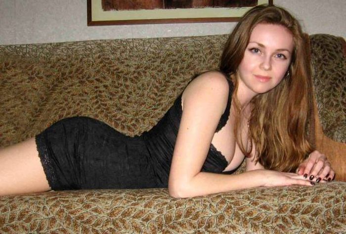 Girls In Dresses (25 pics) Girls In Dresses (25 pics)