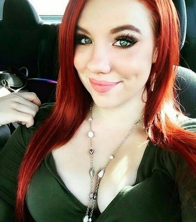 Busty Girls (25 pics) Busty Girls (25 pics)