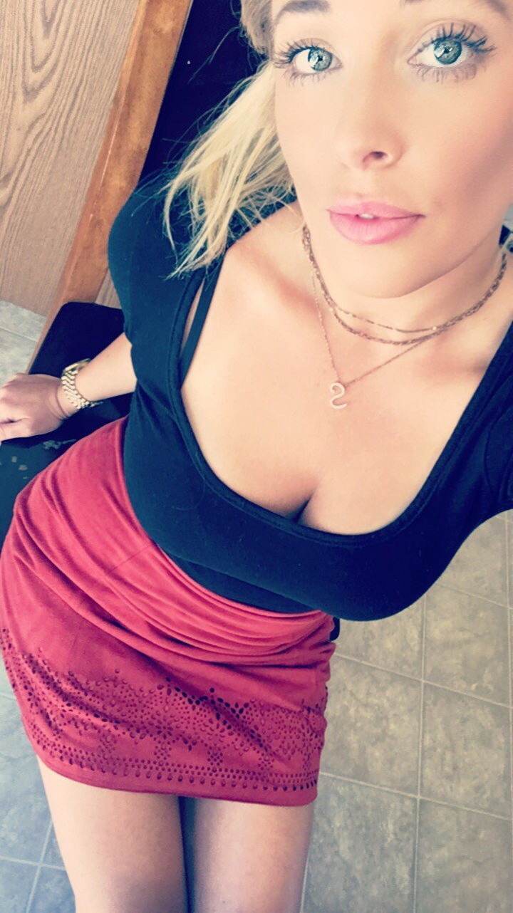 Busty Girls (25 pics) Busty Girls (25 pics)