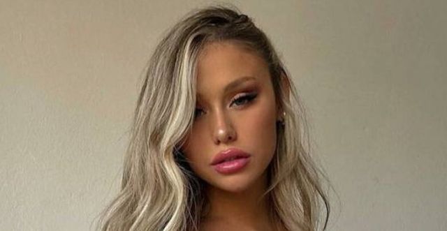 Girls In Lingerie (27 pics)