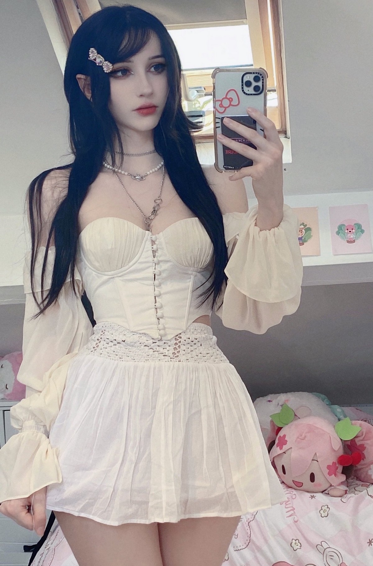 Girls In White (27 pics) Girls In White (27 pics)