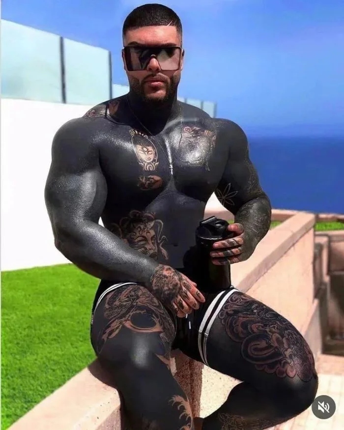 Awful Tattoos (14 pics) Awful Tattoos (14 pics)