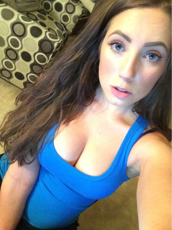 Busty Girls (25 pics) Busty Girls (25 pics)