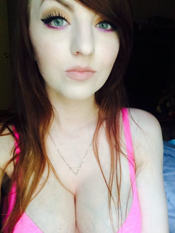 Busty Girls (25 pics) Busty Girls (25 pics)