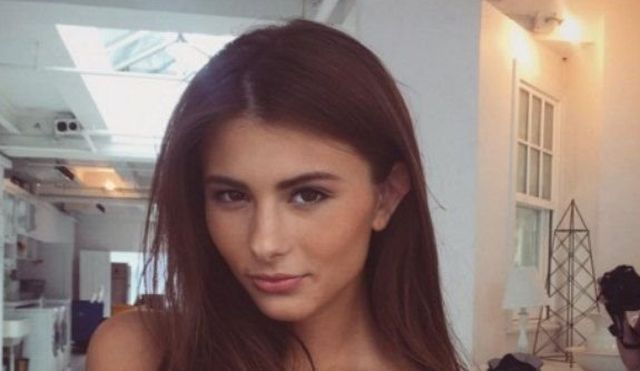 Busty Girls (25 pics)