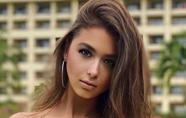 Girls In Dresses (31 pics)