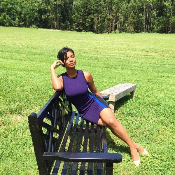 Girls In Dresses (25 pics) Girls In Dresses (25 pics)