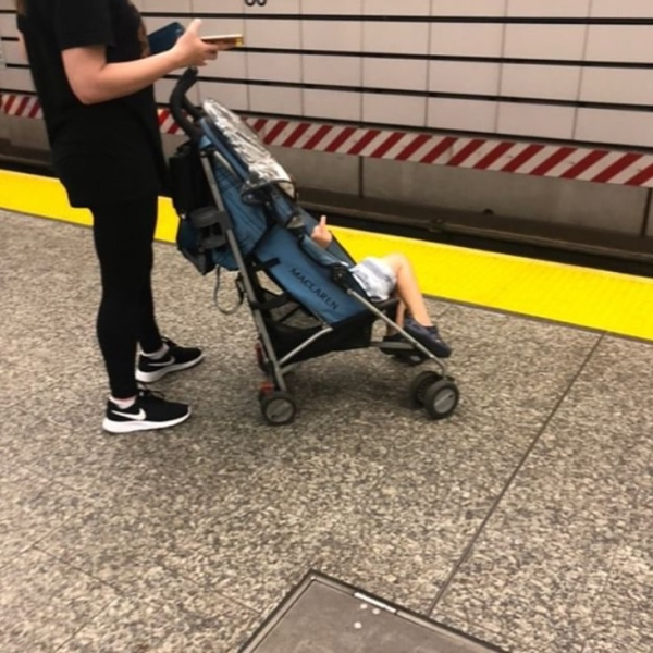 Strange People In Public Transport (20 pics)