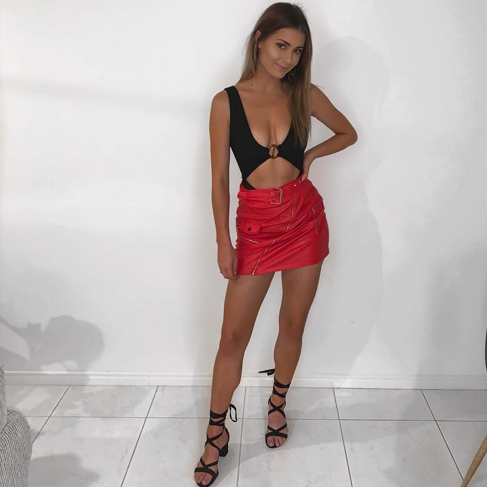 Girls In Dresses (25 pics)