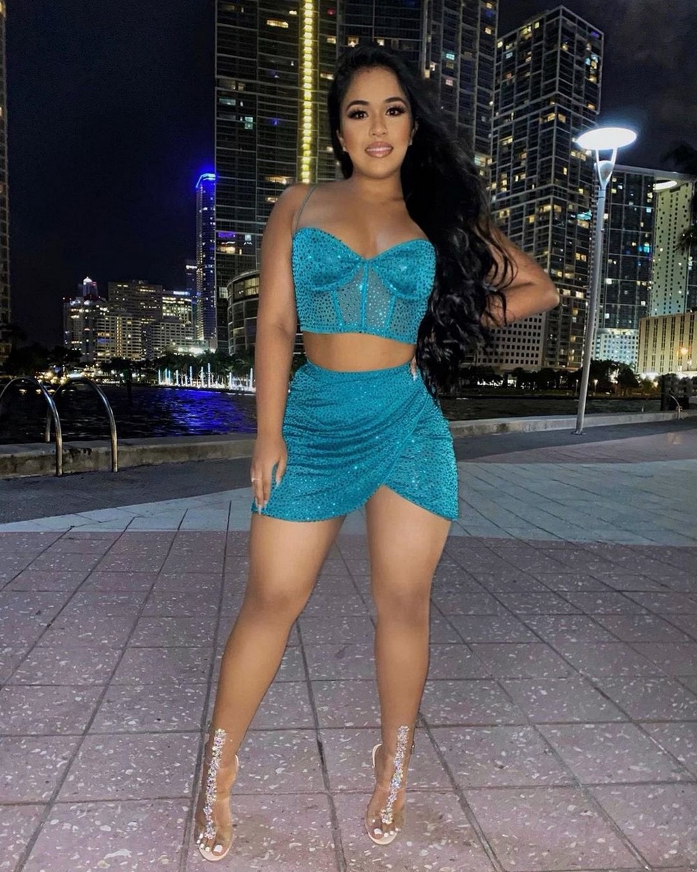 Girls In Dresses (31 pics)