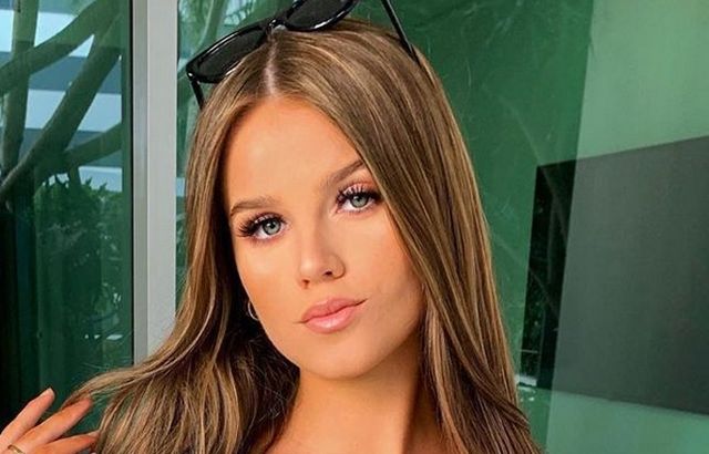 Girls In Dresses (31 pics)