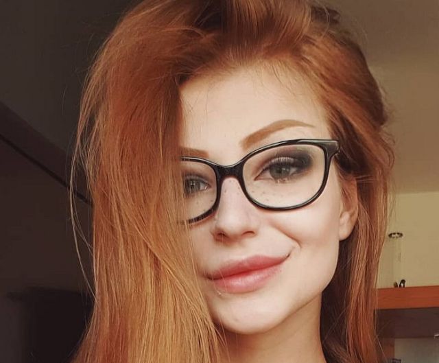 Girls In Glasses (23 pics)