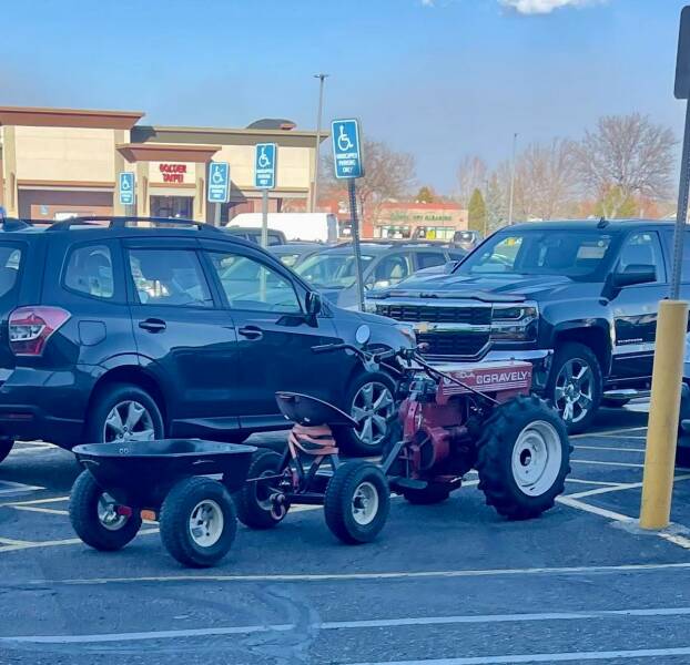 Strange People In Shops (21 pics)