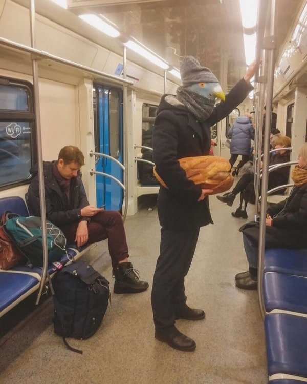 Strange People In The Subway (21 pics)