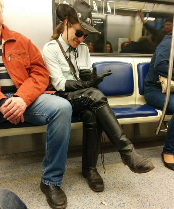 Strange People In The Subway (21 pics)