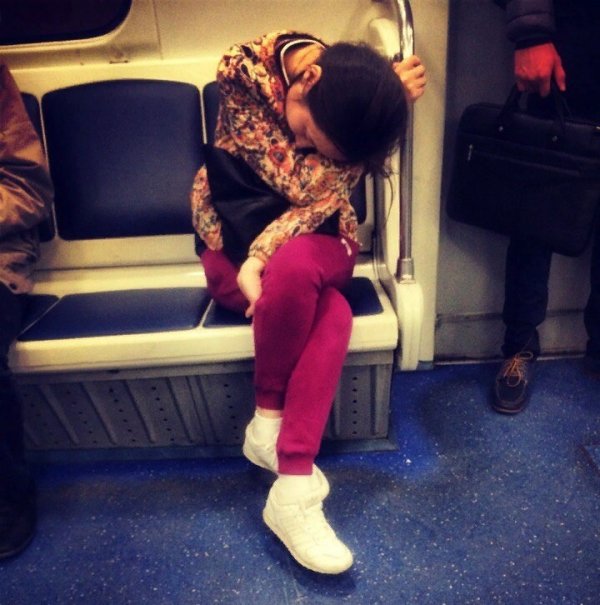 Strange People In The Subway (21 pics)