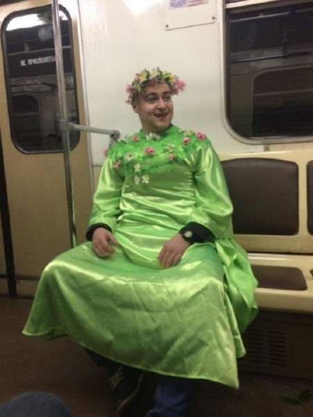 Strange People In The Subway (21 pics)