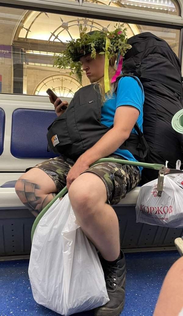 Strange People In The Subway (21 pics)