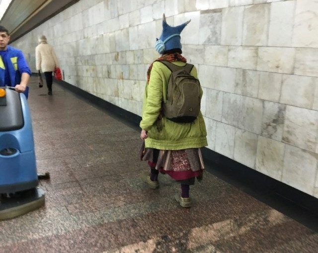 Strange People In The Subway (21 pics)