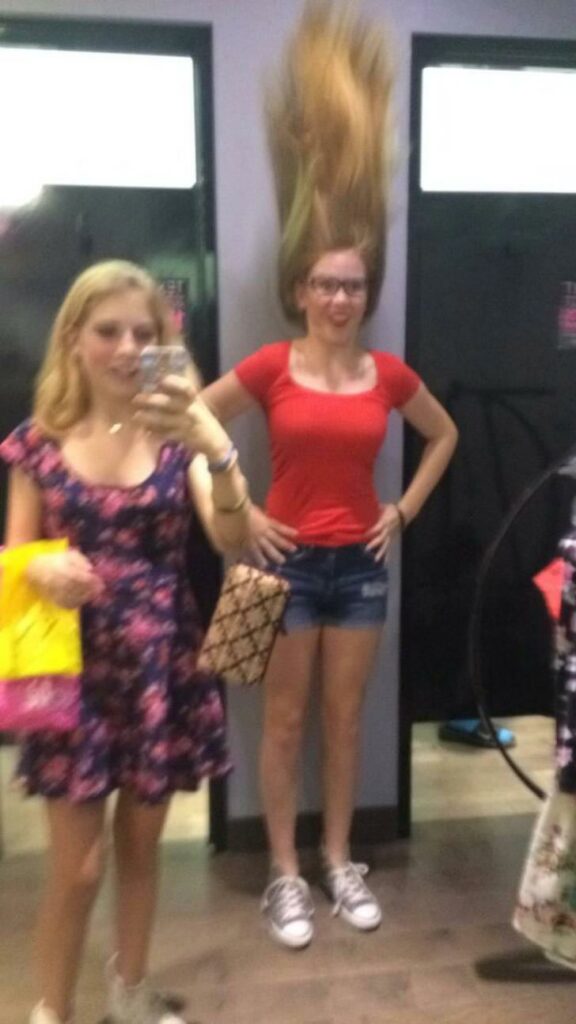 Right Moment (24 pics) Right Moment (24 pics)