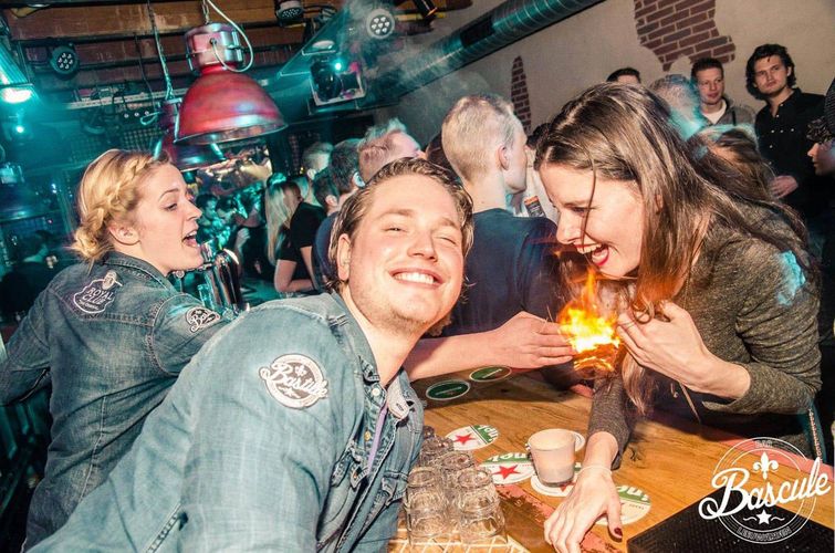 Right Moment (24 pics) Right Moment (24 pics)