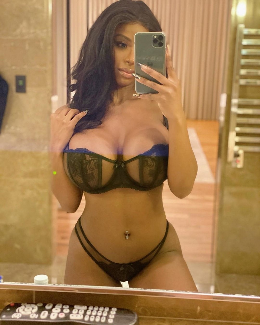 Girls In Lingerie (26 pics)