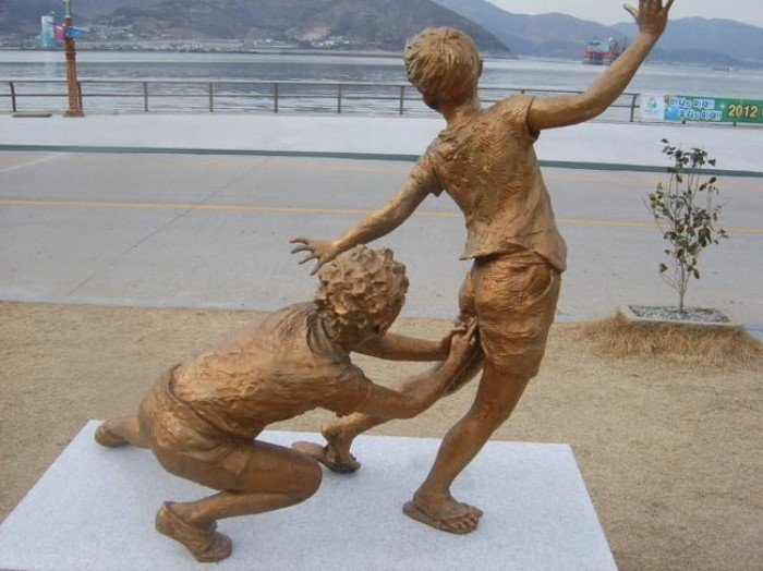 Very Strange Sculptures (22 pics)