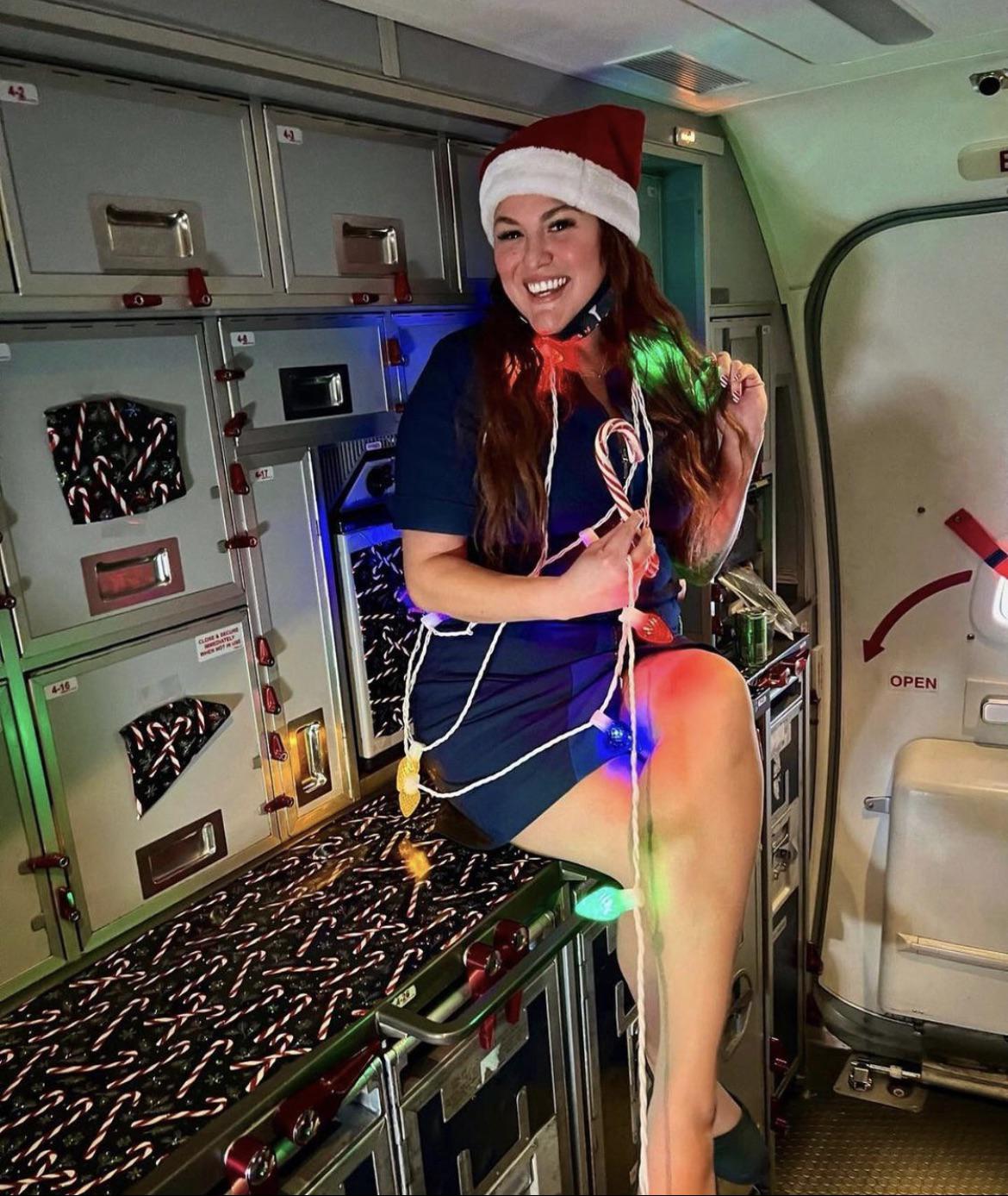 Beautiful Stewardesses (25 pics) Beautiful Stewardesses (25 pics)