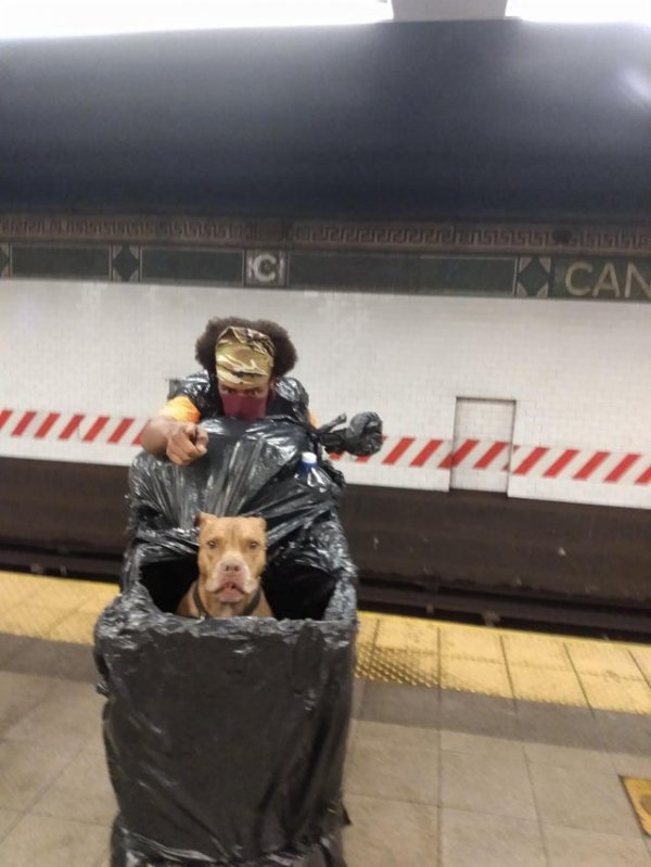 Strange People In The Subway (18 pics)