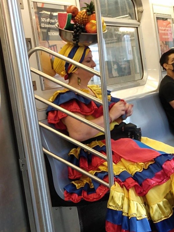 Strange People In The Subway (18 pics)
