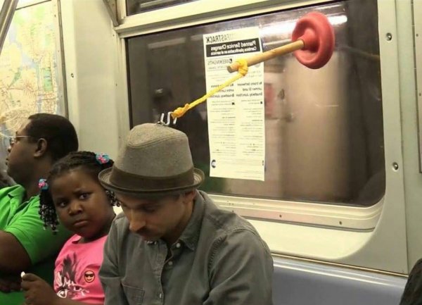 Strange People In The Subway (18 pics)