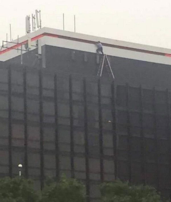 They Don't Care About Safety (18 pics) They Don't Care About Safety (18 pics)