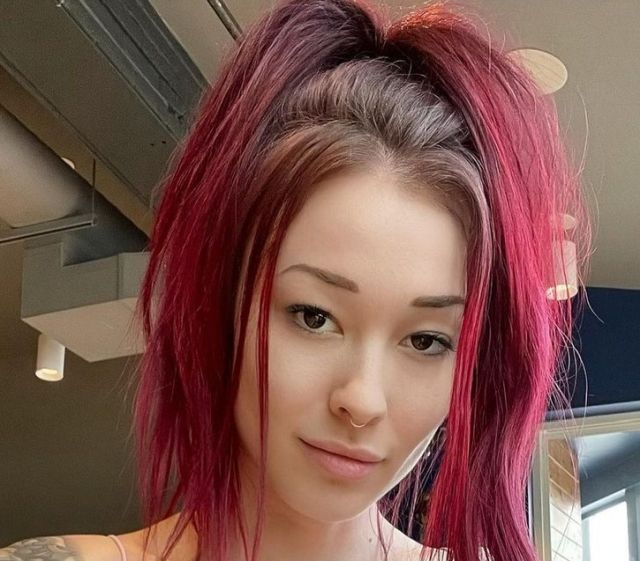 Braless Girls (25 pics)