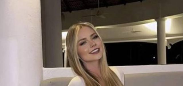 Girls In Dresses (28 pics)