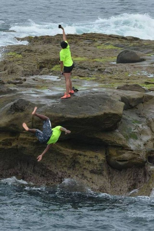 Bad Days Happen (23 pics)