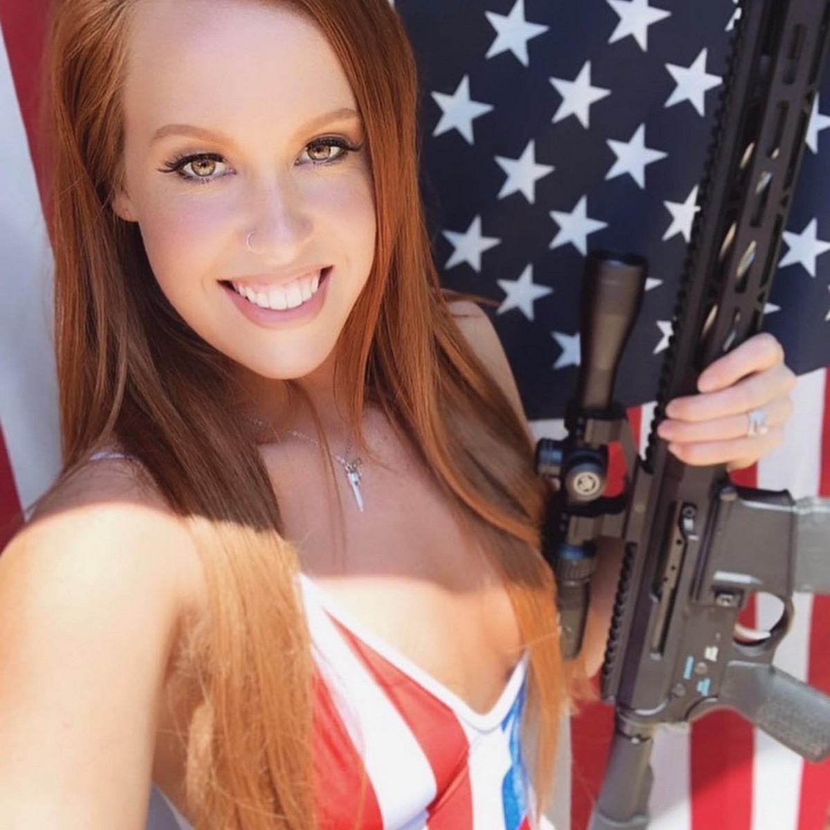 Girls With Guns (23 pics)