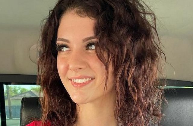 Girls In Shorts (23 pics)