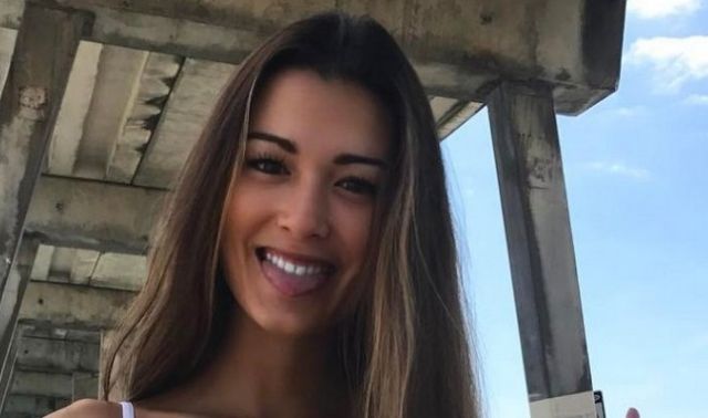 Bikini Girls (25 pics)