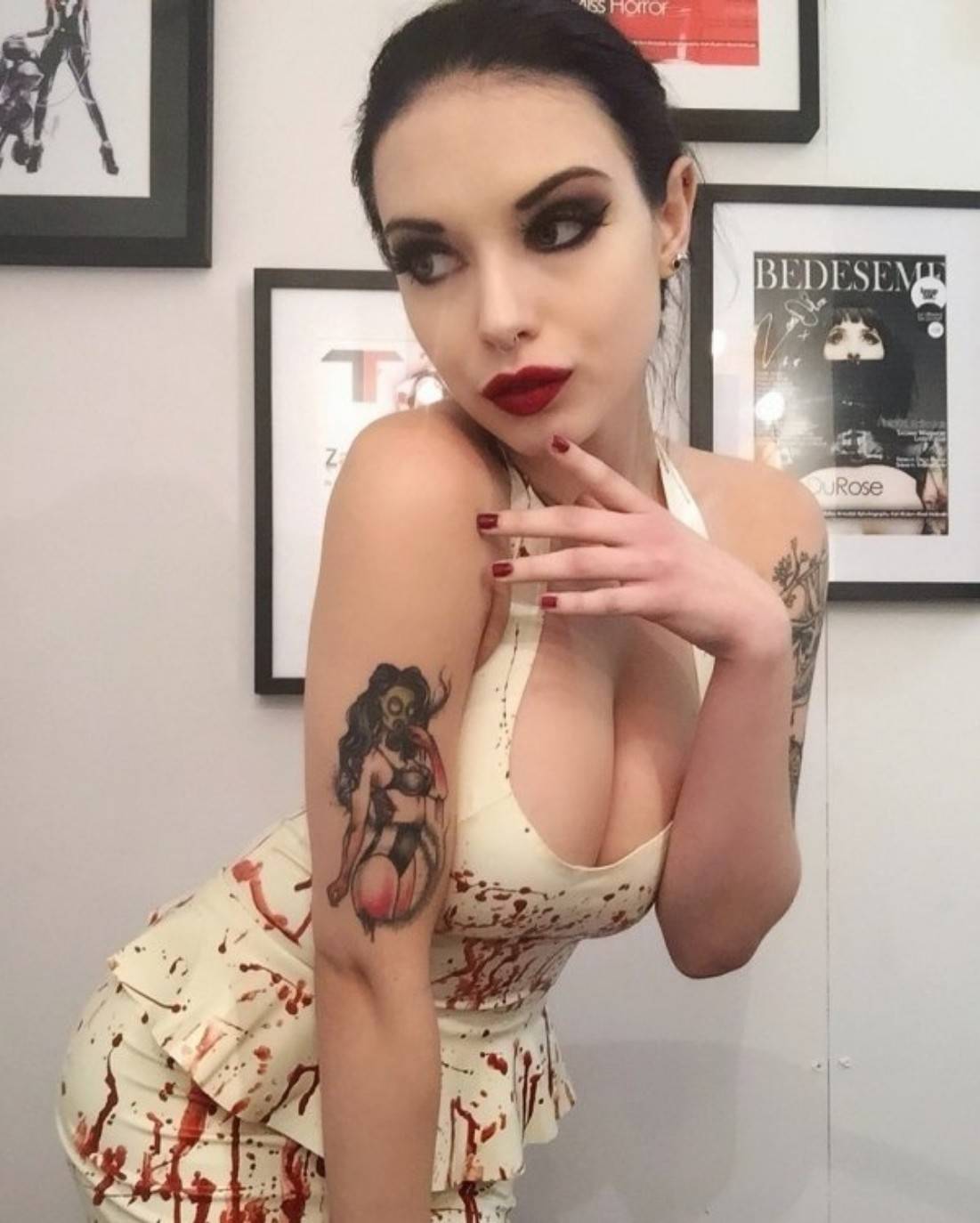 Girls With Red Lips (25 pics)