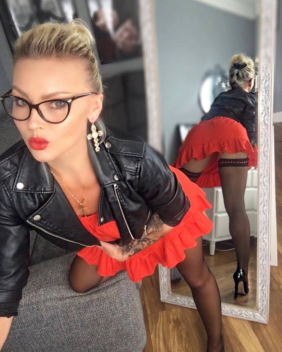 Girls With Red Lips (25 pics)