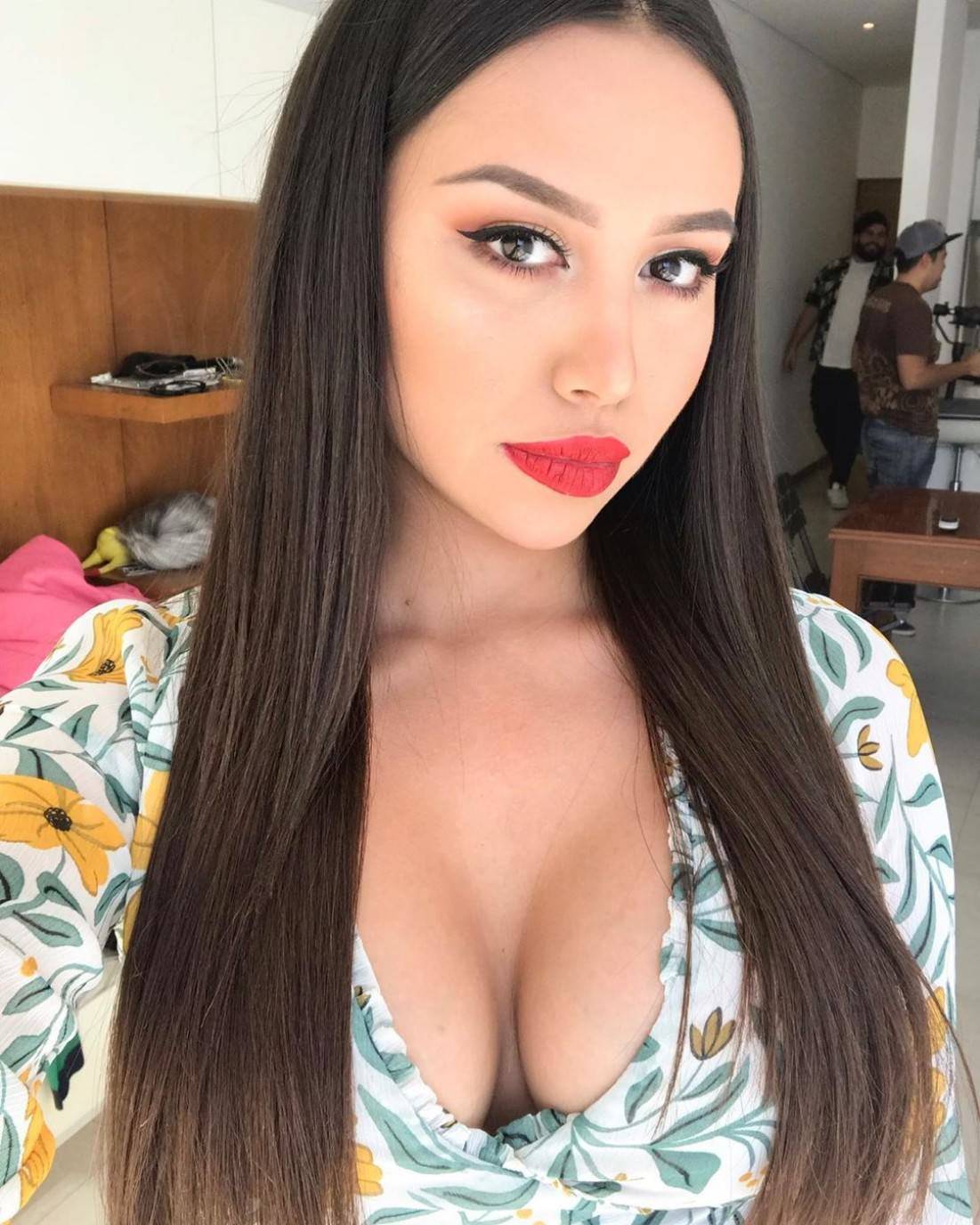 Girls With Red Lips (25 pics)