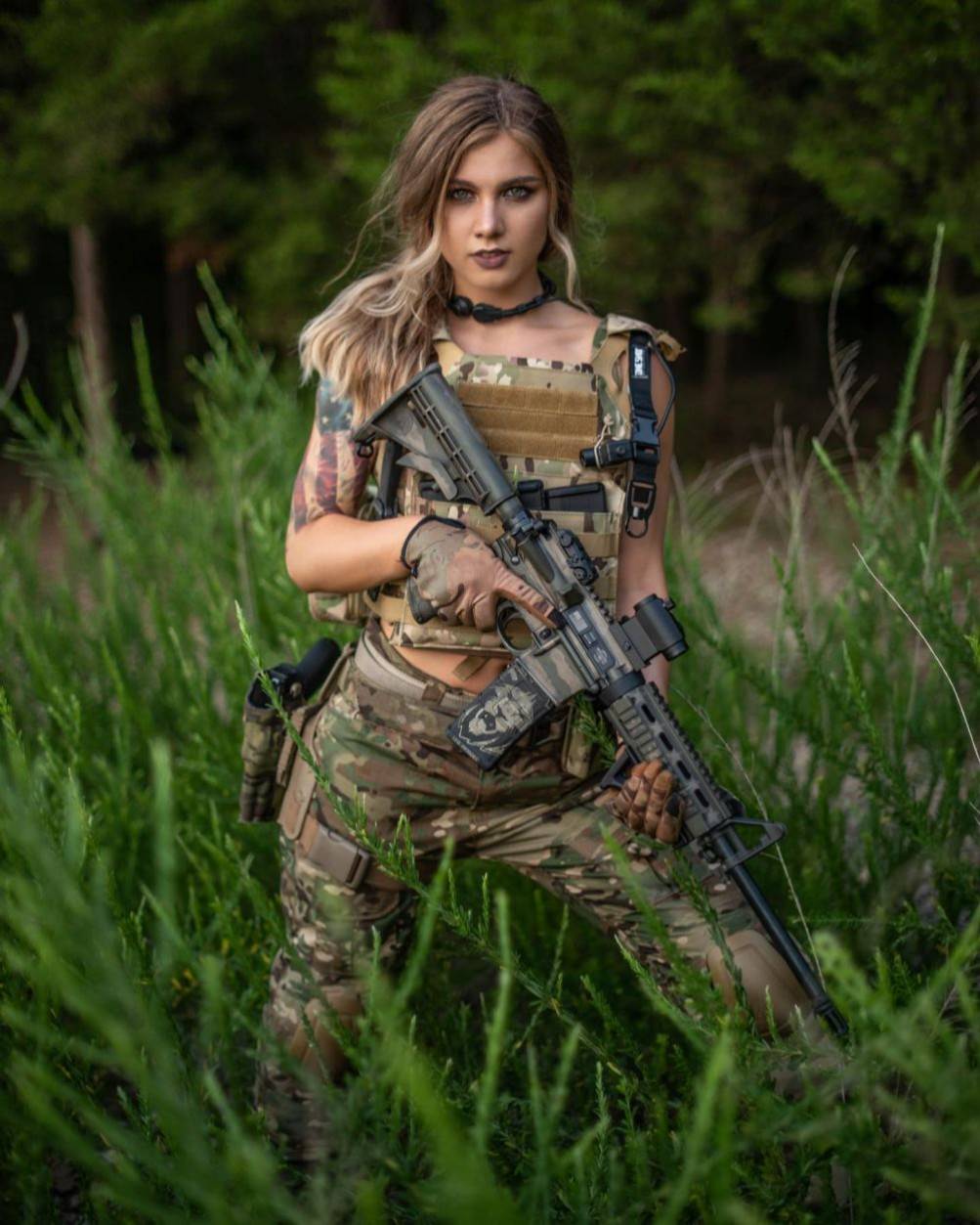 Girls With Guns (25 pics)