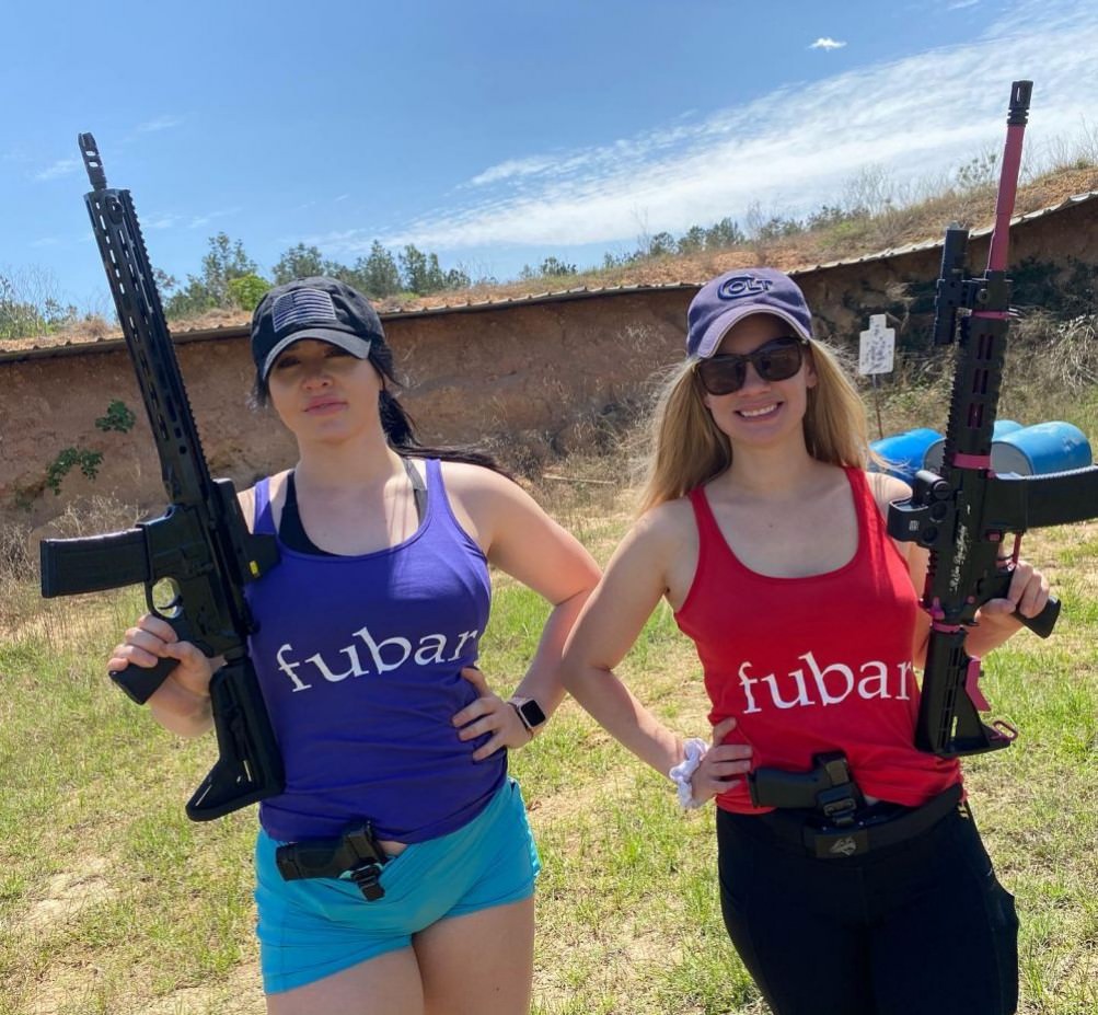 Girls With Guns (25 pics)