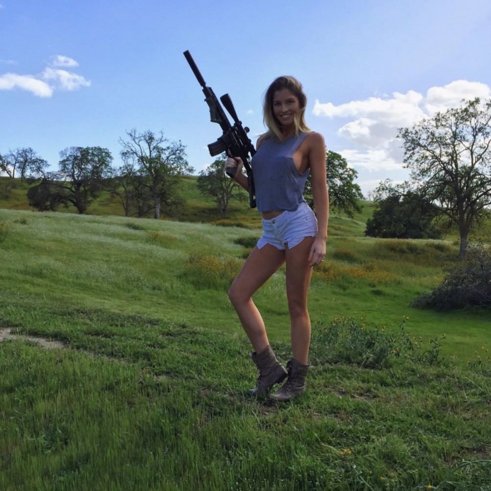 Girls With Guns (25 pics)