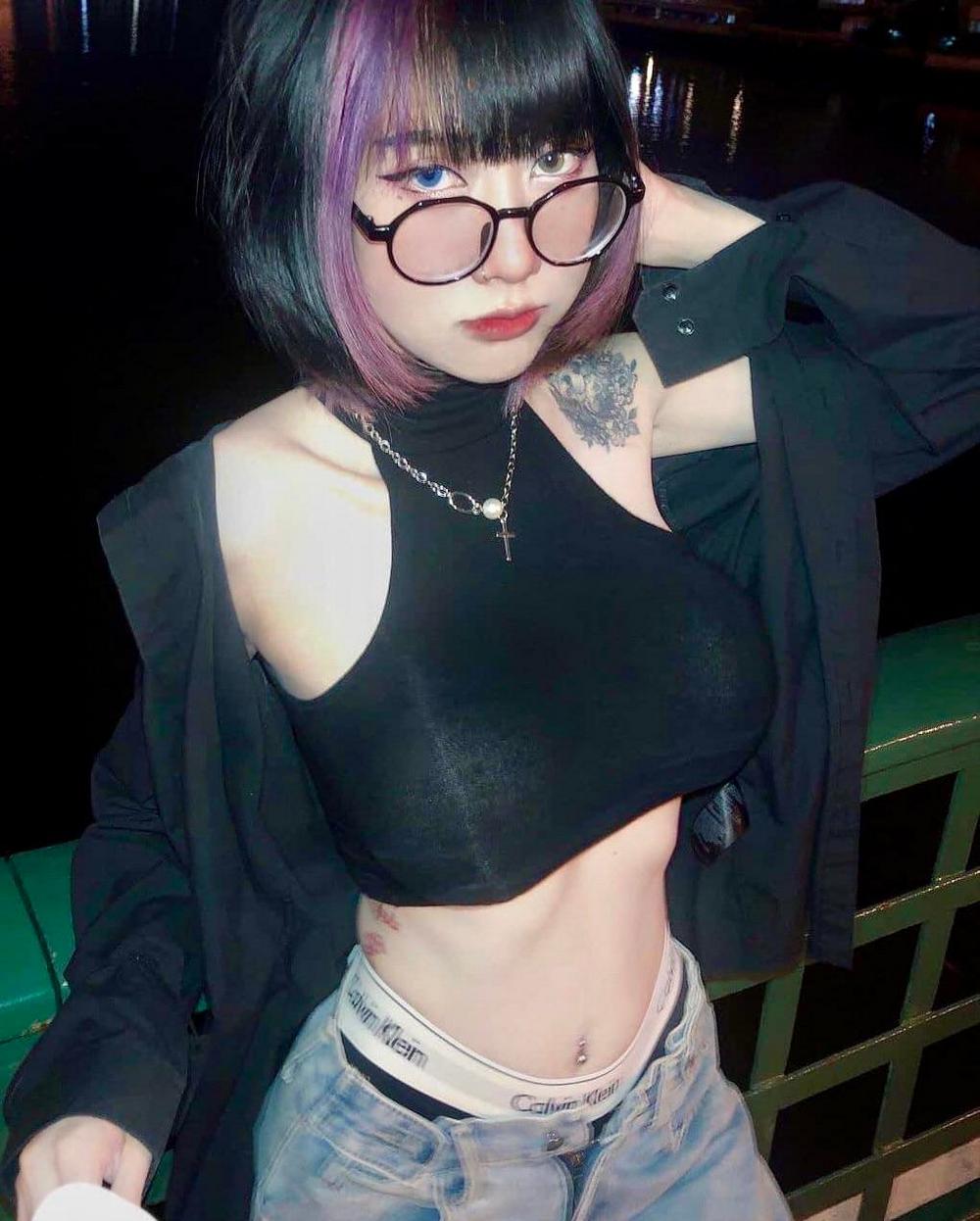 Asian Girls (23 pics) Asian Girls (23 pics)