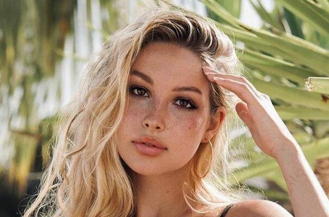 Bikini Girls (23 pics)