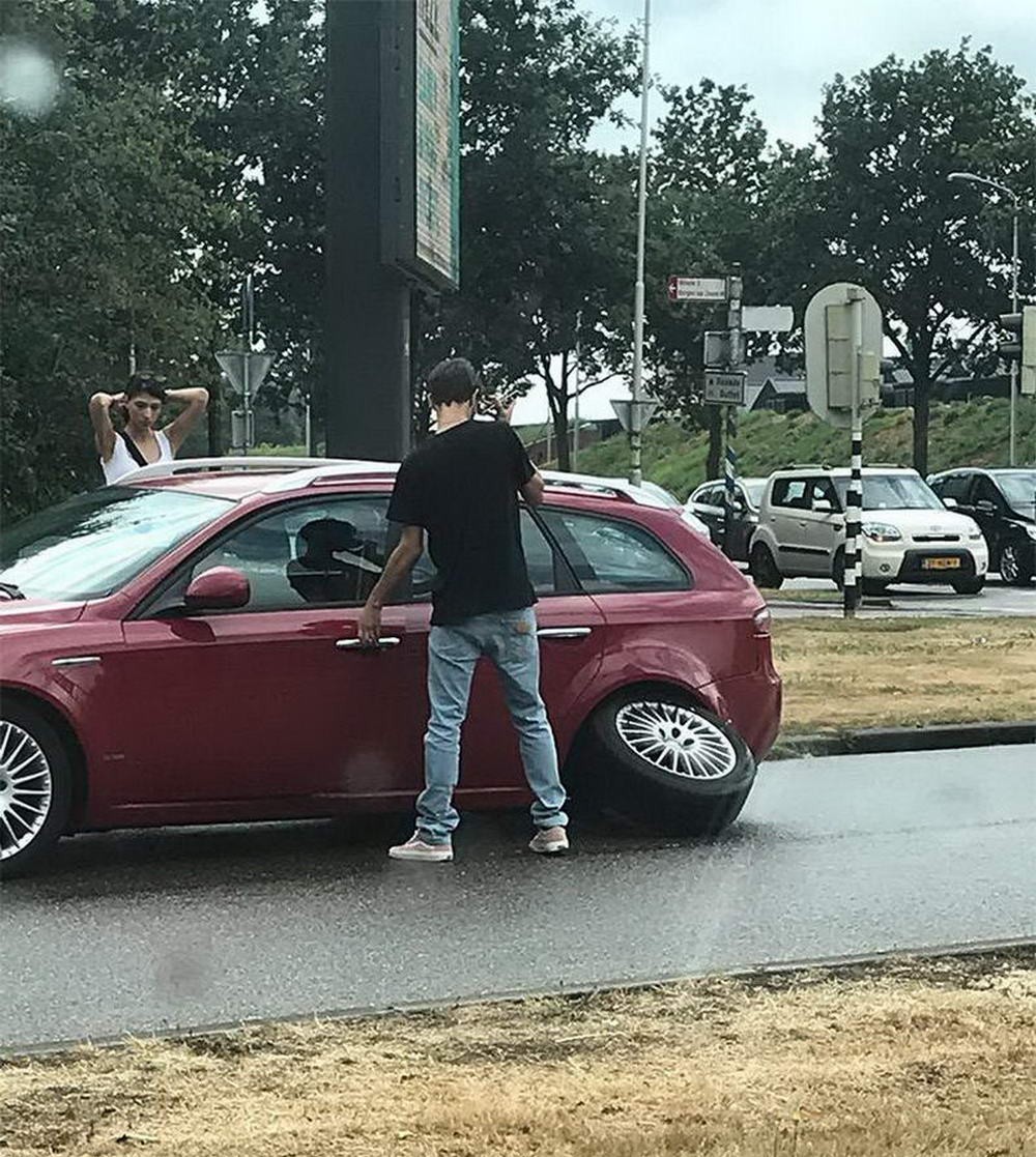 Bad Days Happen (27 pics)